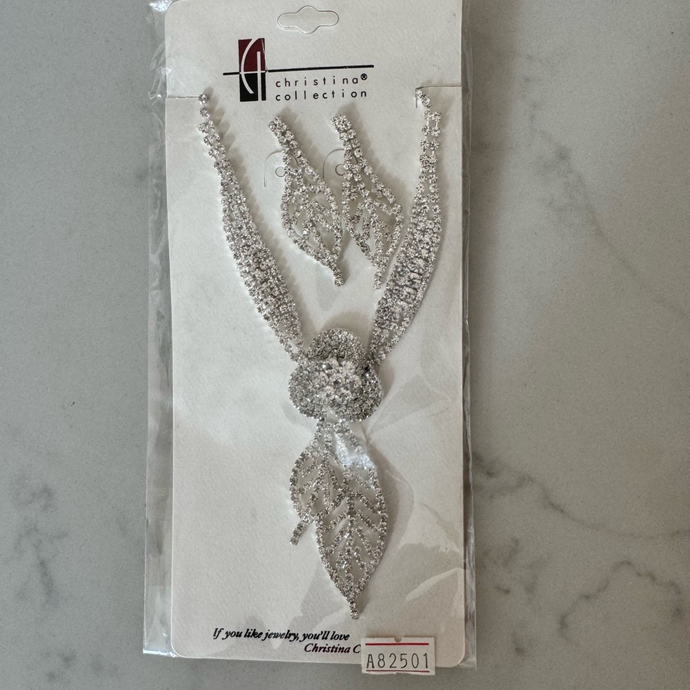 Statement earring/necklace set for your evening wear